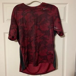 Men’s size Large Nike Dri-fit red camo short sleeve shirt